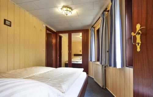 Ostseebad Wustrow Hotel | Hotelschiff Stinne