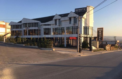 Donji Livoč Hotel | HotelWhite