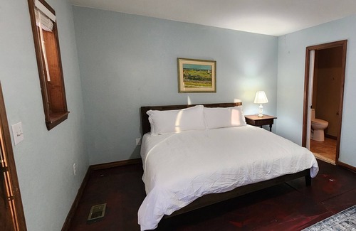 Valley Head Cabin | HotTub Fireplace W/D 15min to Snowshoe Skiing Hiking Canoeing Fishing