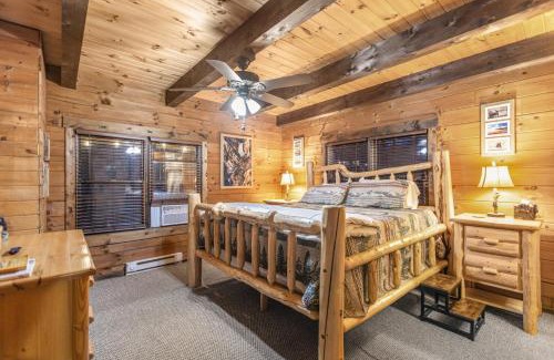 Mount Jackson Ski Chalet | HotTub, Gym, Theater, PetFriendly, 8min to slopes!