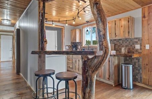 Custer Cabin | Hottub Hideaway: Firepit + Sauna + Views + Wildlife