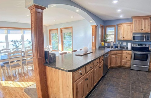 Estelline House | Hottub,Lilypad,FireRing,LakeFront,Sleeps10