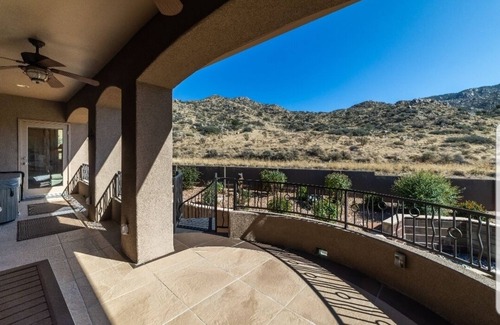 Foothills South House | HotTub,Pool Table,Basketball,Trampoline & Firepit!
