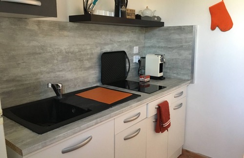 Chateauneuf-Val-Saint-Donat House | House for 2 or 4 people, ideal for a couple with children, shared pool