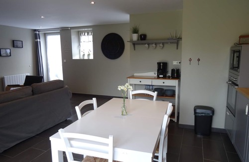 St-Georges-de-la-Riviere House | house near the sea