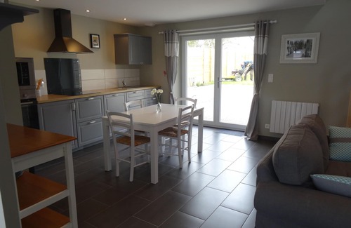 St-Georges-de-la-Riviere House | house near the sea