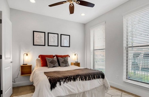 Washington Ave./ Memorial Park House | HOU Gold Experience STR · Stunning Townhouse with Rooftop Terrace. No Cleaning Fee~