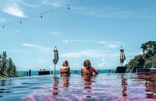 Ko Lanta Hotel | Houben is a private boutique with sea-view rooms graciously perched on a cliff.