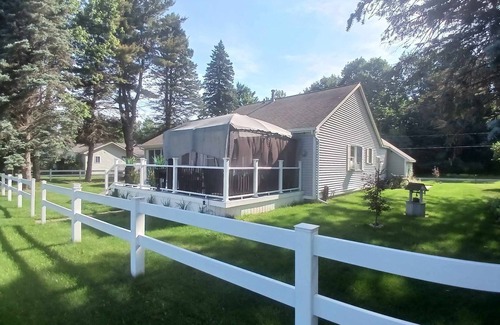 Prudenville House | Houghton Haven Lake access or Golf fun