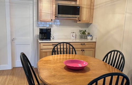 Houghton Lake Heights House | Houghton Lake Heights cottage right on the water!