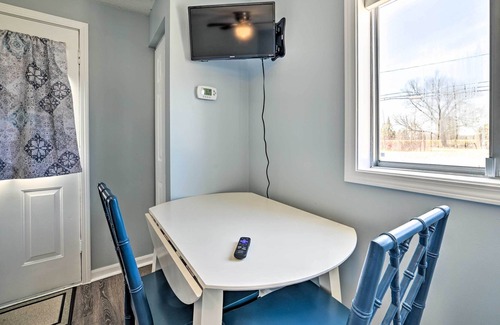 Houghton Lake Apartment | Houghton Lake Studio w/ Private Resort Beach!