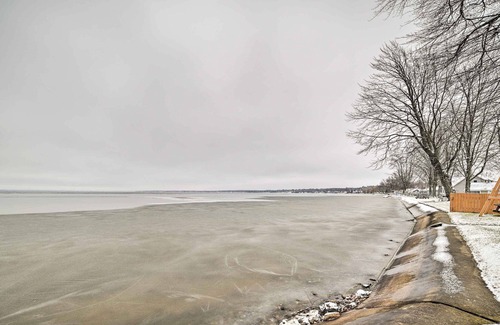 Houghton Lake Cottage | Houghton Lake Vacation Rental - Walk to Water!