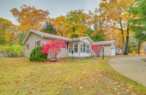 Houghton Lake House | Houghton Lake Vacation Rental - Walk to the Water!