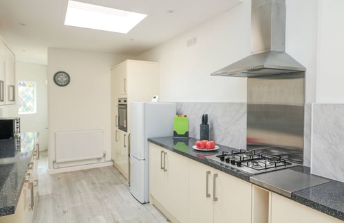 Saint John Cottage | HOUGOUMONT COTTAGE, pet friendly, with a garden in Millbrook