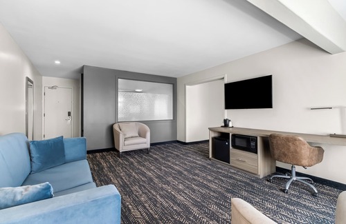 Bakersfield Hotel | Hourglass Hotel, Trademark Collection by Wyndham