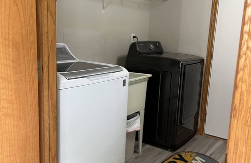 University Heights House | House 1/2 miles to Kinnick Stadium in University Heights