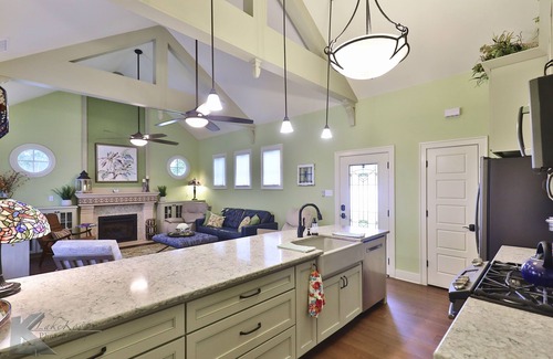 Abilene House | House 1 mile from ACU with outside gazebo