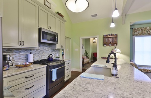 Abilene House | House 1 mile from ACU with outside gazebo