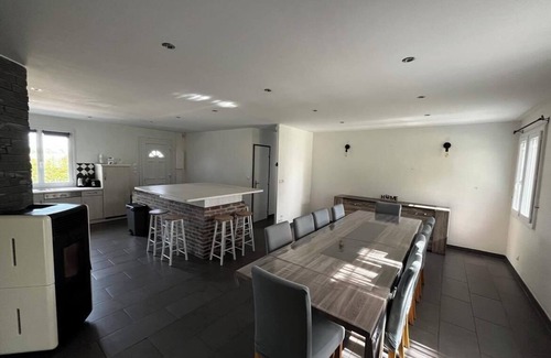 Montaigu-le-Blin House | House 10 People Swimming Pool With Jacuzzi