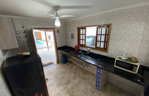 Balneario Praia do Pernambuco House | House 10hospedes 300 meters from the beach Guaruja-SP