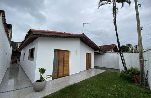 Balneario Praia do Pernambuco House | House 10hospedes 300 meters from the beach Guaruja-SP