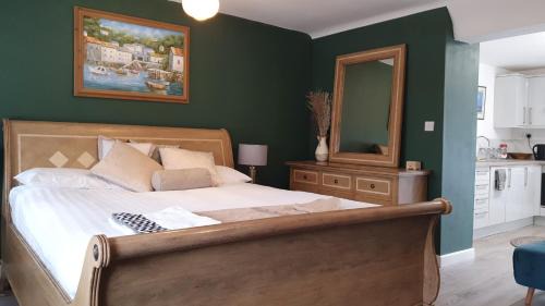 North Tidworth Apartment | House 1905 - Self Catering Serviced Apartment