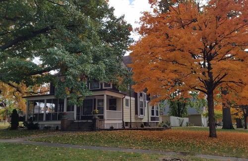 Baldwin City House | HOUSE - 1st & 2nd Floor 5 bedrooms, 2 BATHROOMS 4,000 sq ftnNO use of 3rd floor