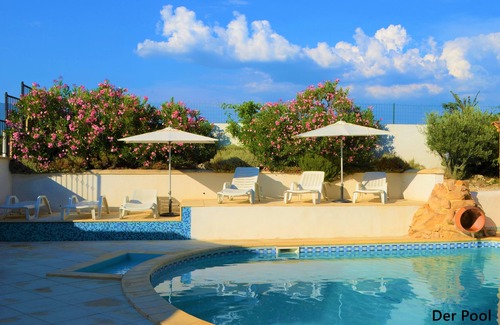 Mormoiron House | House, 2 bedrooms 4/5 pers. Residents swimming pool. Private parking.