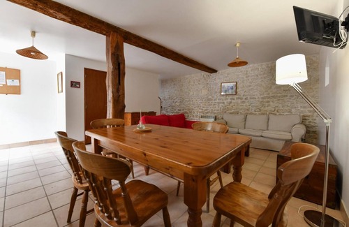 Ternant Apartment | House 2 sleeps 8 3 bedrooms 1 bathroom