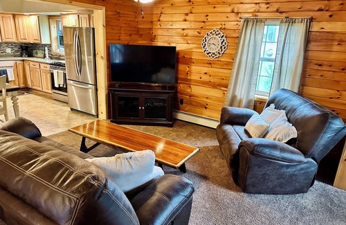 St. Marys House | House 20 Minutes from Elk Viewing and 5 Minutes from Local Restaurants!