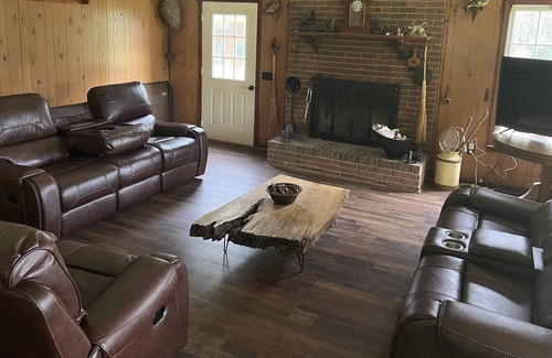 East Dublin House | House 2bedroom, 2 bath Home away from home, 2 miles from town,