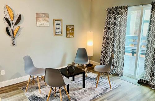 Grogan's Mill House | House 3 Bed, 2Bath, FREE Parking in The Woodlands