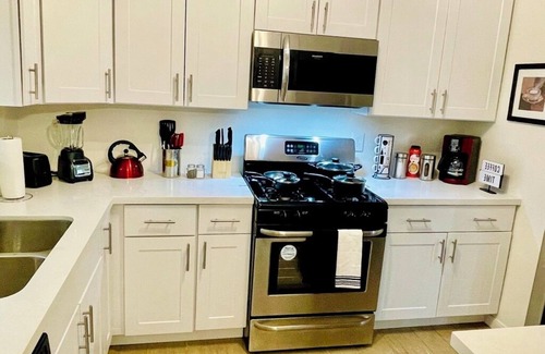 Grogan's Mill House | House 3-Bedroom 2-Baths with FREE Parking, Washer & Dryer, AC, WiFi
