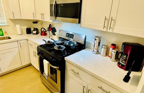 Grogan's Mill House | House 3-Bedroom 2-Baths with FREE Parking, Washer & Dryer, AC, WiFi