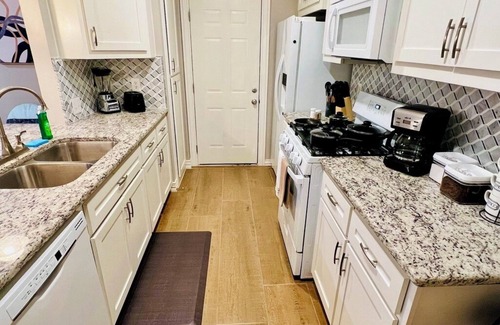 Panther Creek House | House 3-Bedroom 2-Full Baths FREE Garage Parking, Washer, Dryer in The Woodlands