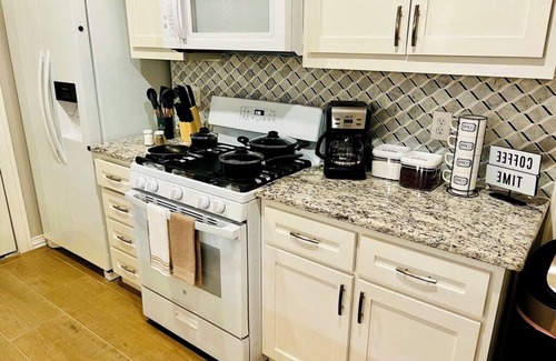 Panther Creek House | House 3-Bedroom 2-Full Baths FREE Garage Parking, Washer, Dryer in The Woodlands