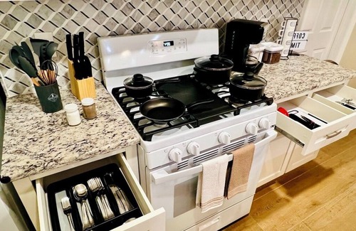 Panther Creek House | House 3-Bedroom 2-Full Baths FREE Garage Parking, Washer, Dryer in The Woodlands