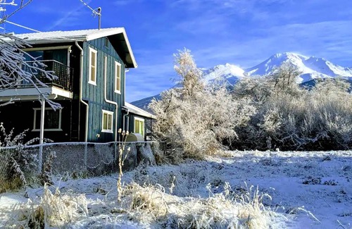 Mount Shasta House | House ∙ 4 bedrooms ∙ 8 guests