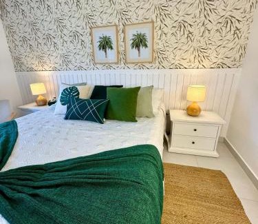 Manguinhos House | House 4 Minutes from Manguinhos Beach with Pool, Sauna, and Kids' Area