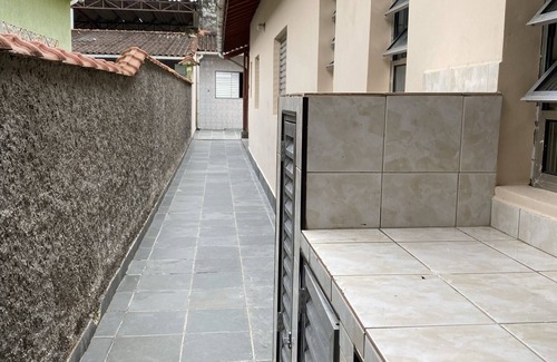 Real House | House 4 Suites, Large Space for Barbecue for 16 people.