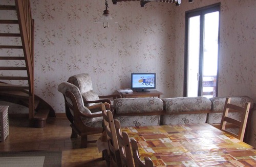 Grande-Riviere-Chateau House | House 4 to 8 people on a hill overlooking a lake, altitude 950 meters