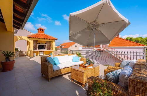 Lumbarda House | House 4 You