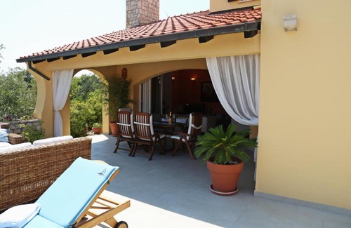 Lumbarda House | House 4 You