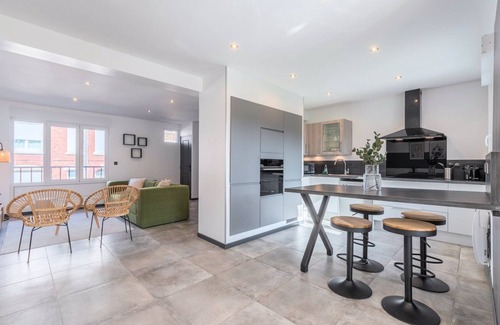 La Madeleine House | House 4bed 2bath with garden and private parking.