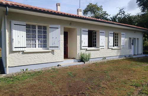 Moulis-en-Medoc House | House 65m2. Large garden, vineyard view