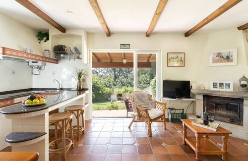 Boiro Cottage | House 7 minutes walk from the beach with garden and pool