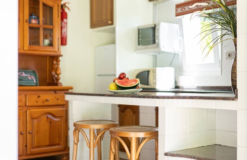 Boiro Cottage | House 7 minutes walk from the beach with garden and pool