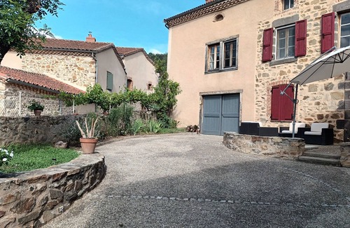 Vieille-Brioude House | HOUSE 8-9 people LAVAUDIEU, most beautiful village in France. Pets allowed.
