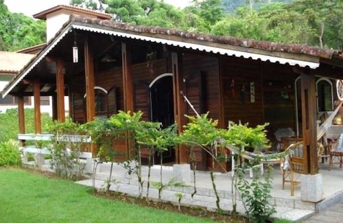 Prumirim House | House, 8 people, 5 bedrooms, 4 bathrooms. Open cond, concierge, 24-hour rounds.