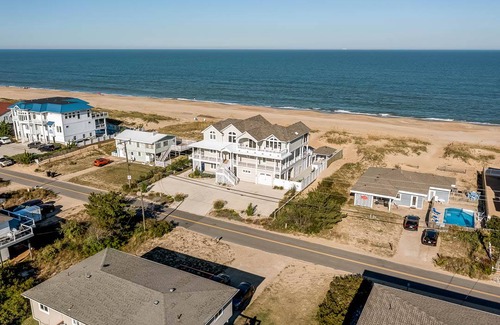 Sandbridge House | House ∙ 9 bedrooms ∙ 22 guests